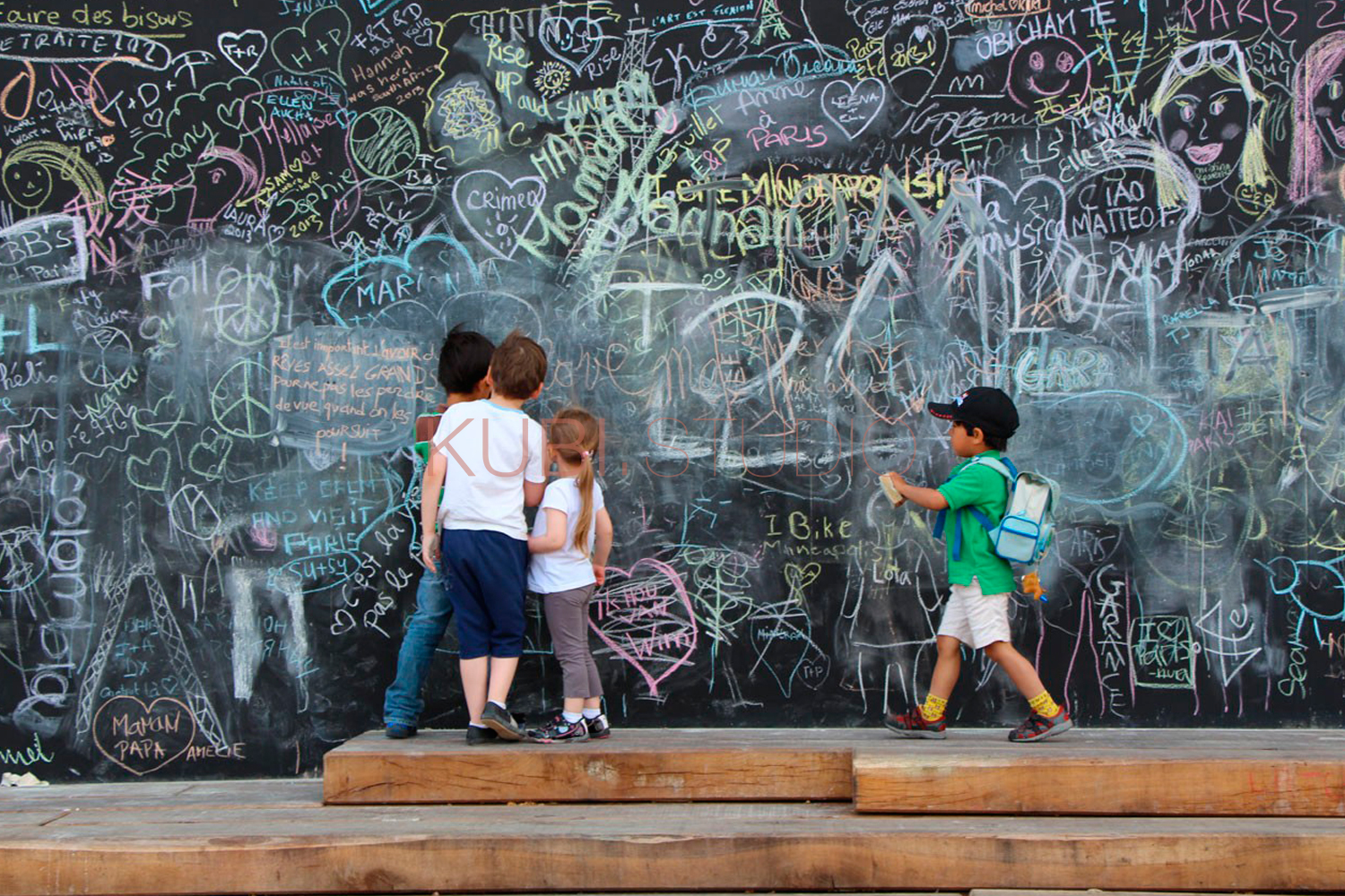 Стена для рисования мелом на детской площадке