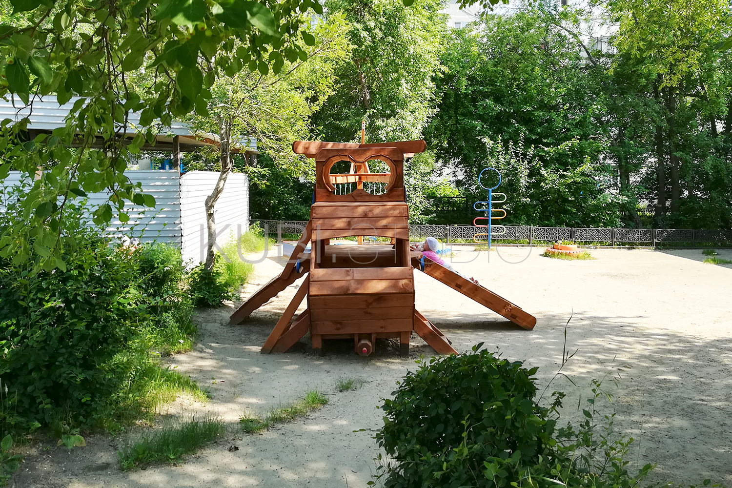 Безопасность падения на детских площадках