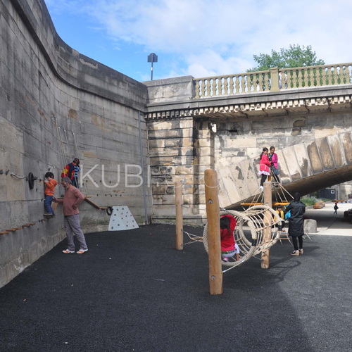 Детская площадка со стеной для скалолазания