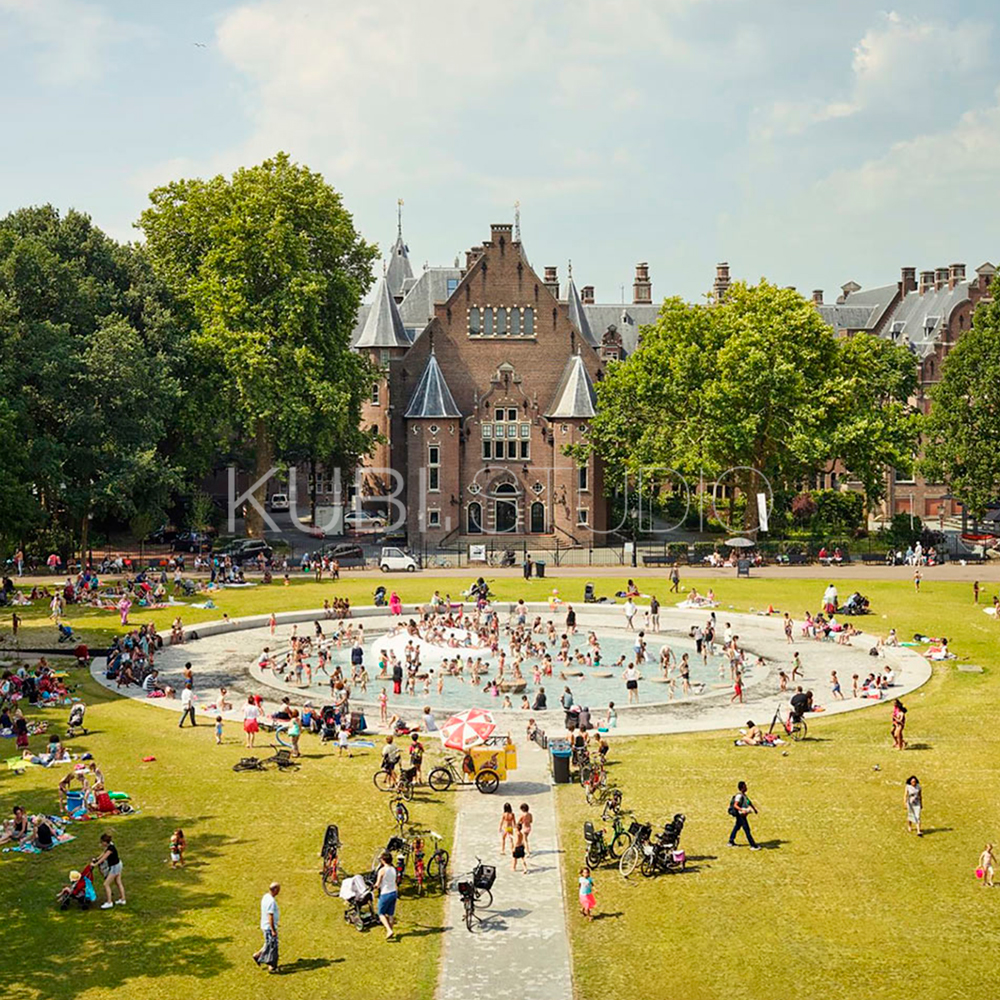 Детские площадки в парке Амстердама